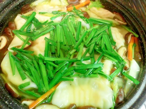 タジン鍋で簡単♪海老餃子の中華スープ♪